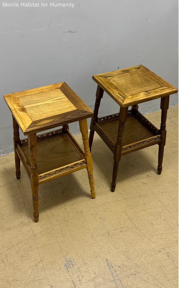 Pair of Lovely Traditional Unbranded Light Brown Wooden Two Tiered Side Tables - Very Good