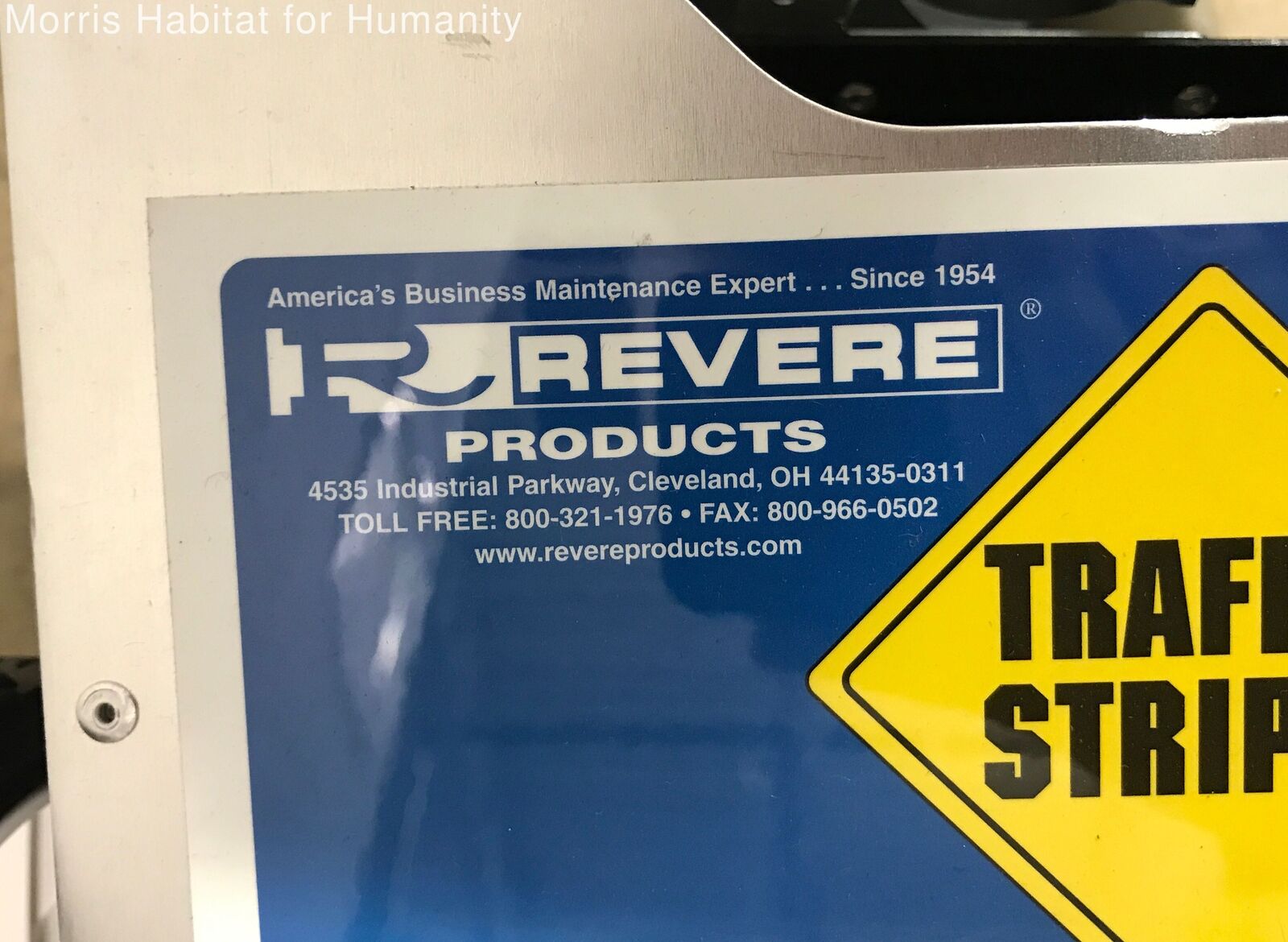 Revere Products Traffic Striper - Comes With New Cans of Aerosol Paint - Very Good