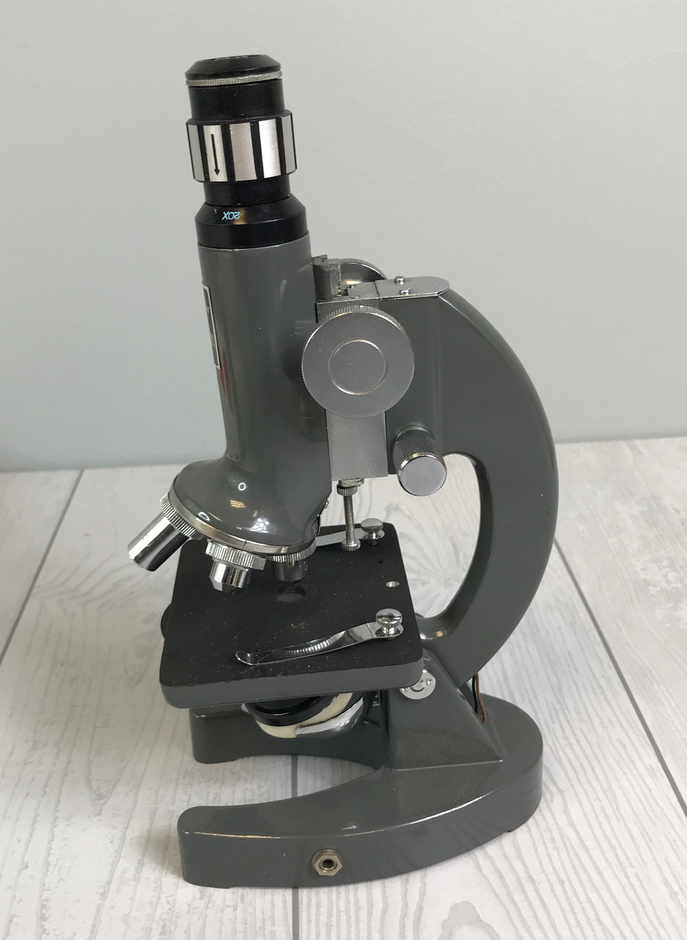 Sans And Streiffe Inc. Vintage Gray Microscope Model: 518- Capable of 1200x Zoom