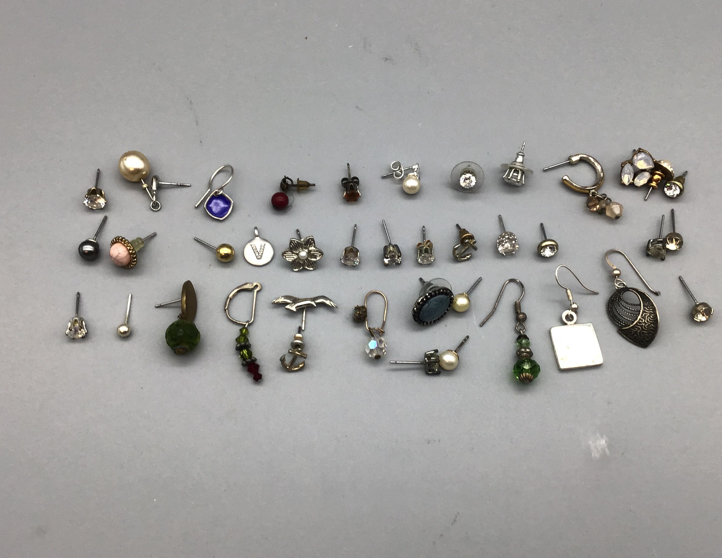 0.75 Pounds of Unbranded Multicolor Mixed Costume Jewelry Earrings - Repurposing