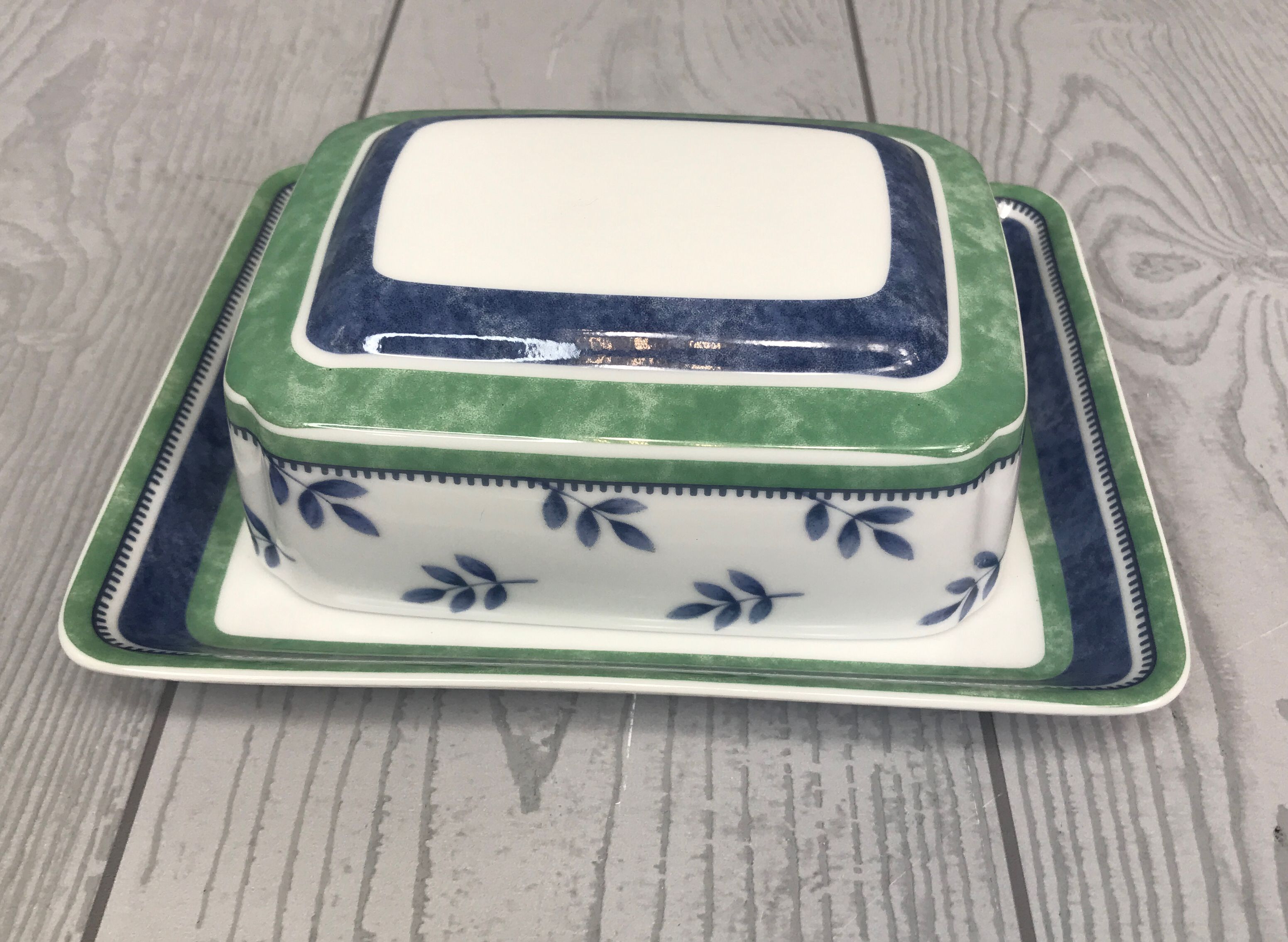 Villeroy & Boch Dinnerware Set: Butter Dish, Cream & Sugar, 2 pots, & Napkins