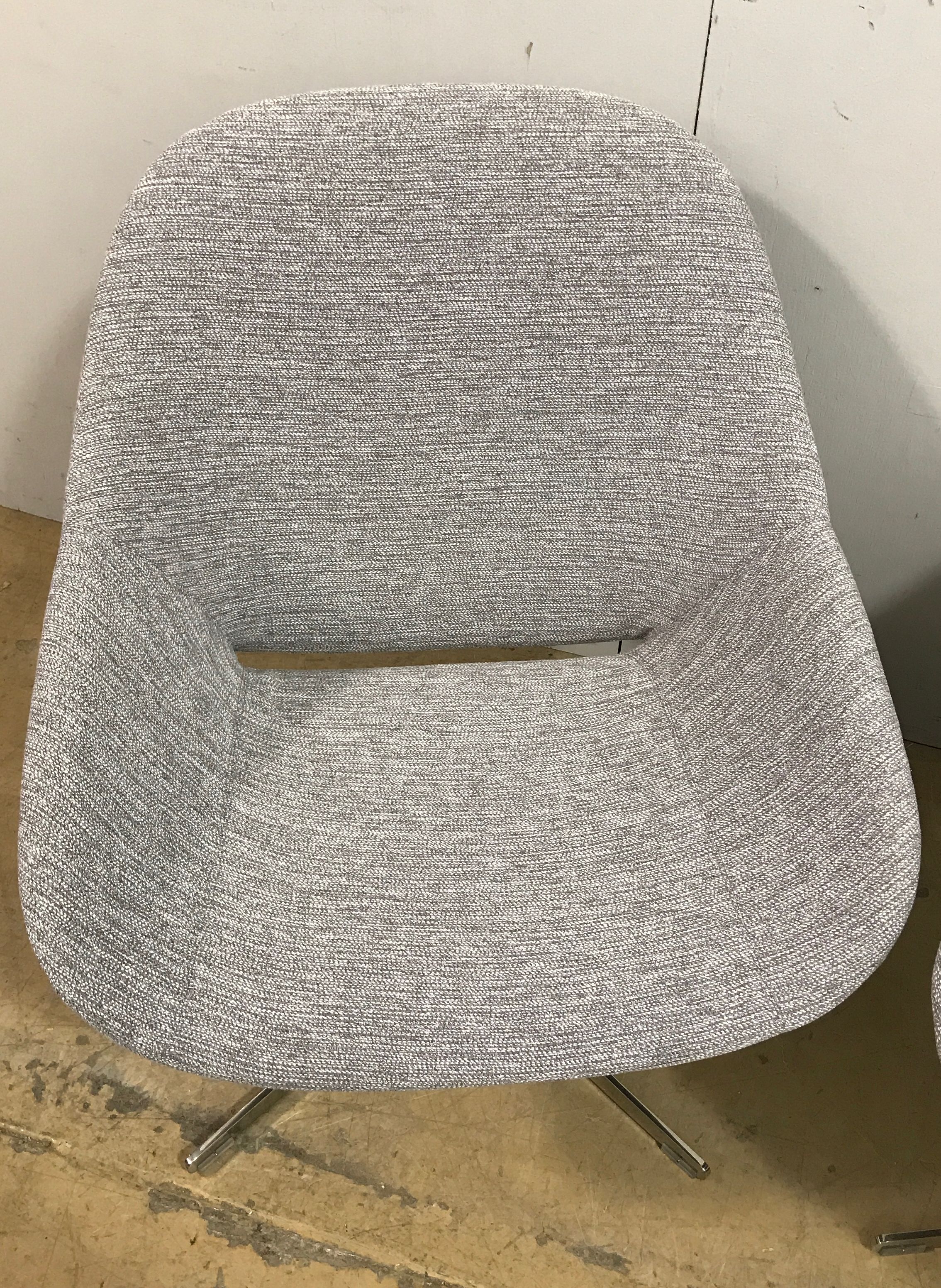 Modern StudioTk Grey Flex Wool "Beso" Accent Chair - Metal Four-Star Swivel Base