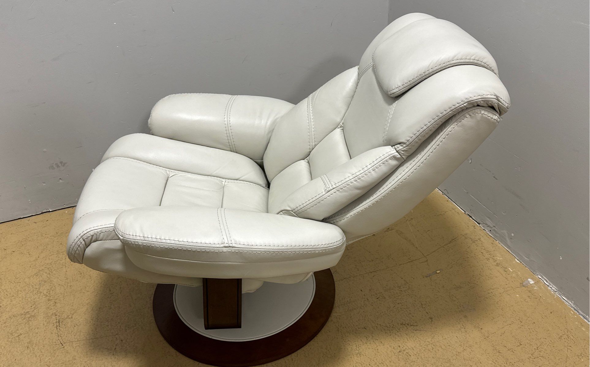 Comfy Mid-Century Modern White Pleather Recliner Chair with Footrest - Furniture