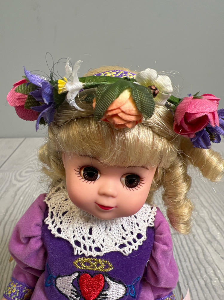 Madame Alexander 8”Wendy Doll•Irish”CELTIC DANCER”•Dancing•Purple Dress/Claddagh - Good