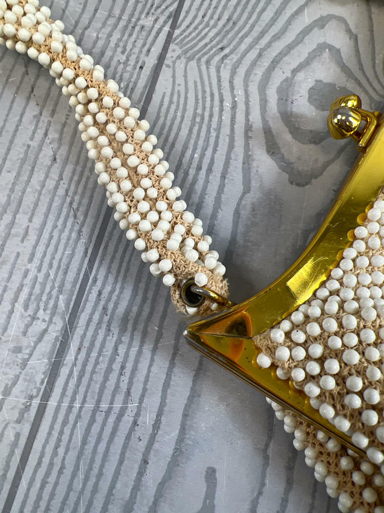 Vintage Beaded Cream Purse with Gold Hardware Kiss Lock Closure - Vintage Purse - Good